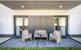 Peter Apartment With Terrace